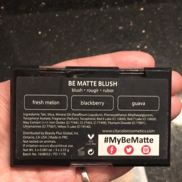 Misc makeup - Picture 7 of 8